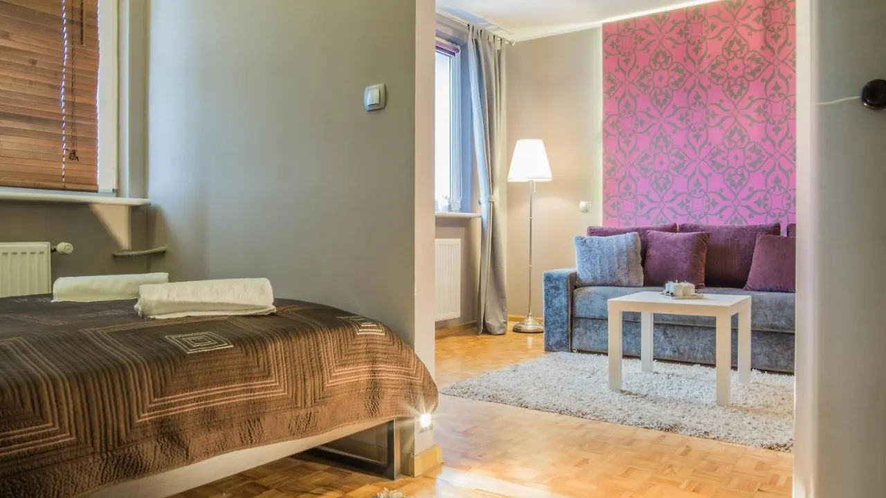 アパート Apartament Dla 4 Osob Z Jedna Sypialnia I Miejscem Do Pracy Zdalnej W Sopocie By Noclegi Renters ソポト
